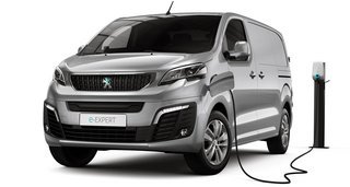 Peugeot e-Jumpy tilbydes i Danmark i mellemmodellen og den lange version  hhv. med lille og stort batteri. 