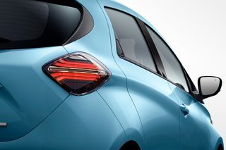 Renault Zoe er nu klar i sin anden generation. Nyt er et større batteri, en kraftigere motor og en længere rækkevidde. Bilen har plads til fem personer.