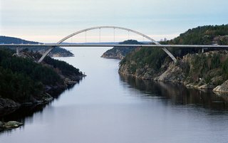 Der opkræves ikke længere gebyr for at køre på grænsebroen mellem Sverige og Norge.