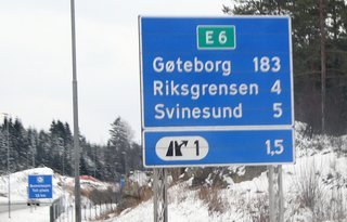 Svinesundbroen forbinder Sverige og Norge og er hovedforbindelsen, når man kører i bil fra København eller Gøteborg til Norge. Den ligger 178 km nord for Gøteborg.