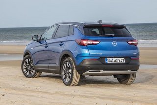 Opel Granland X set bagfra