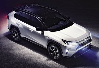 RAV4 set oppefra.