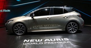 Toyota Auris i profil.