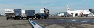 En selvkørende bagage-traktor er nu sluppet løs i en fransk lufthavn.
