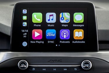 Man kan tilkøbe muligheden for at benytte Apple CarPlay. Det koster 3.125 kr., men så følger der også DAB-radio med samt bedre højttalere.