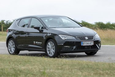 Udgangspunktet er VW Golf, men Seat har formået at bygge tydelige spanske former ind i Leon, så resultatet distancerer sig fra Golfen.