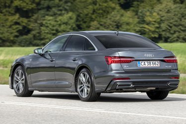 Audi A6 er netop dukket op i en helt ny generation. Den fås indtil videre kun med dieselmotor, og billigste udgave begynder ved 588.000 kr.