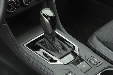Automatgear – og i øvrigt firehjulstræk – er standard på alle Subaru Impreza. Det fungerer udmærket til toliters benzinmotoren.