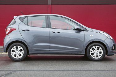 Hyundai i10 fås kun i én karrosserivariant med fem døre og stor, tophængslet bagklap.