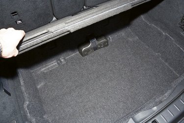 Rummet under bagagerummet gemmer ikke på et reservehjul. BMW kører med runflat-dæk, så du kan køre videre på flade dæk.