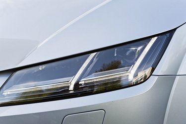 Xenonlygter er standard, men man kan tilkøbe statiske LED-lygter (billedet) til små 30.000 kr. eller de avancerede LED-matrix lygter til 52.000 kr.