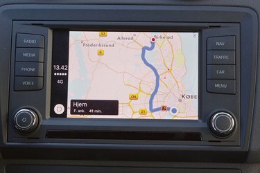 Man kan tilkøbe navigationsanlæg for 7.800 kr. eller benytte den navigation, man evt. har på mobilen, hvis man har tilkøbt Link-pakken.
