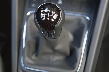 Den femtrins manuelle gearkasse i Seat Ibiza 1.0 fungerer fremragende, og det øger køreglæden.