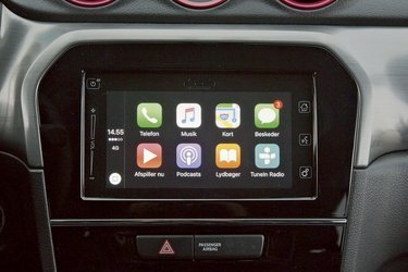Med Apple CarPlay kan man styre sin iPhone. Trykskærmen driller lidt.