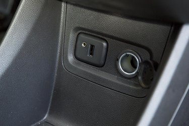 Under radioen har Opel Karl et 12-voltsudtag, USB-stik og AUX-lydindgang som standard.