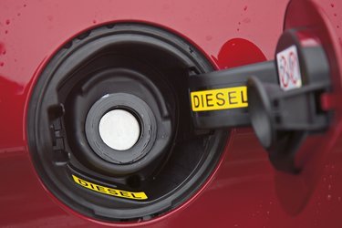 C4 har ikke et egentligt brændstofdæksel. Åbn klappen, så kan du tanke uden at blive beskidt.
