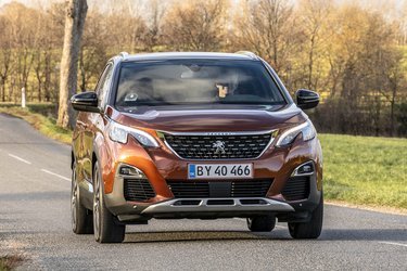 Peugeot 3008 er opdateret med ny motor og gearkasse og fås nu i en flot GT-Line udgave med et hav af udstyr.