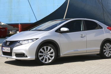 Honda Civic ligner forgængeren, men er mere afdæmpet. Spoileren hen over bagruden er dog bibeholdt, og det er med til at reducere udsynet bagud.