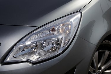 Man kan ikke få xenonforlygter til Meriva men derimod lygter, der automatisk justerer lysfordelingen.