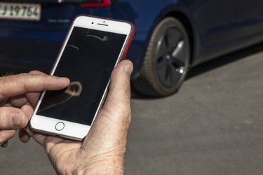 Man kan styre næsten alle bilens funktioner fra en smart app.