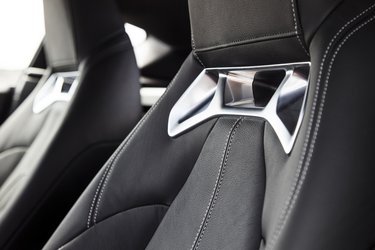 Sæderne er udviklet af Toyota til netop Supra og giver en fin støtte, når man kører på bane eller på små, snoede veje.