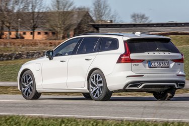 V60 har et bagagerum på 529 liter, hvilket er pænt uden at være prangende. Du får mere plads i en stor mellemklasse stationcar, men ikke ligeså elegant et design.