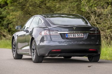 Den store Tesla Model S er den elbil, som der er flest af på de danske veje. En lang og flot hatchback.