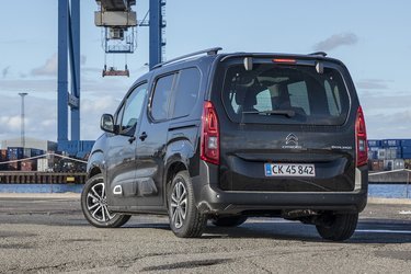 Citroën Berlingo er hverken strømlinet eller smart i designet. Til gengæld byder den på pladsforhold, som meget få andre biler kan tilbyde.