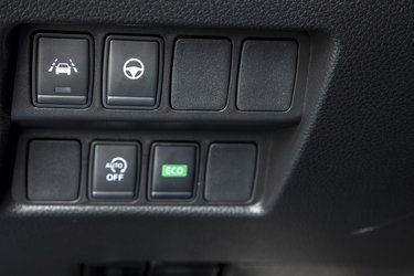 Fra knapperne til venstre fra rattet kan man slå styrehjælpen i ProPilot fra, og så har man alene funktionen fra den adaptive fartpilot. Det er en løsning man foretrækker på mindre veje.