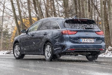 Kias design er løbende blevet mere europæisk, det ses især bagfra med de sportslige baglygter. Ceed fås som stationcar samt i en femdørs variant. 