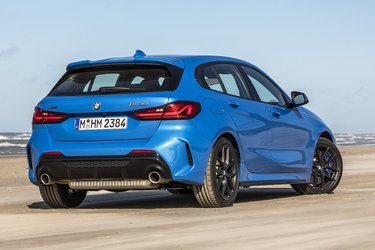 Designet er blevet mere afdæmpet i forhold til de første generationer af BMW's 1-serie. Mere mainstream og mindre karakteristisk. 