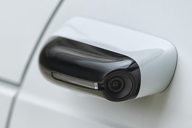 Alle udgaver af Honda e har som standard et bagudrettet kamera på hver side af bilen. Billedet vises på en 6” skærm i hver side af instrumentbordet.