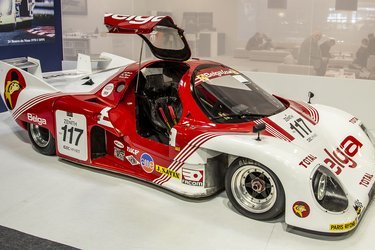 Auktionsfirmaet Artcurial er et fast indslag på Rétromobile med en stort anlagt auktion på selve udstillingen. Et af årets højdepunkter var denne Rondeau Le Mans-racer, som er den bil, der har deltaget flest gange i den franske klassiker.