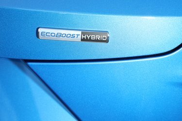 EcoBoost Hybrid er navnet på de nye motorer fra Ford, hvor en 48-volts elmotor hjælper benzinmotoren med at trække bilen