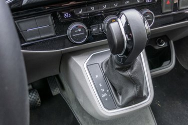 Automatgear er en oplagt del af en VW California. Merprisen er 31.000 kr., men det er alle pengene værd, da køreoplevelsen samtidig løftes betydeligt.