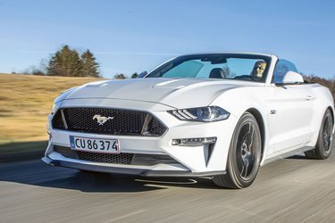 Efter at have forsøgt med en firecylindret motor i programmet har Ford valgt nu kun at sælge Mustang med 5.0-liters V8-motor. Det er det kunderne vil have, og det er det, de får …