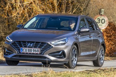 Hyundai i30 har fået et lille facelift, som blandt andet har givet bilen en ny næse.