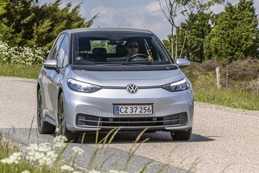 VW ID.3 fås nu til priser fra 250.000 kr. Dermed er Årets Bil i Danmark 2021 blevet mere interessant end nogensinde.