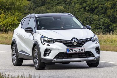 Plugin-hybrid-udgaven af Renault Captur kan om sommeren køre cirka 50 km på strøm, men motoren startede af og til under vores testkørsel. Så du får ikke helt fornemmelsen af at køre elbil på korte ture. 