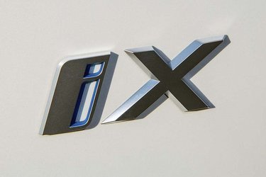 Med betegnelsen iX – altså uden BMW’s sædvanlige tal – vil BMW signalere, at bilen er i en klasse for sig selv.