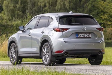 Anden generation af Mazda CX-5 kom i 2018, og der er et facelift på vej til modellen i 2022. Men der bliver ikke ændret noget grundlæggende ved modellen. 
