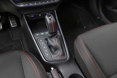 Gearkassen har syv udvekslinger og har automatisk gearskifte. Det er en dobbelt-koblingstype, som skifter gear på en blød og velfungerende måde.