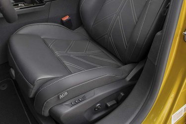 Alle udgaver af Opel Astra har i Danmark AGR-sæder, der er konstrueret med henblik på en sund ryg. Her er det dog en af de bedre udstyrede stole md eljustering og indbygget massage.