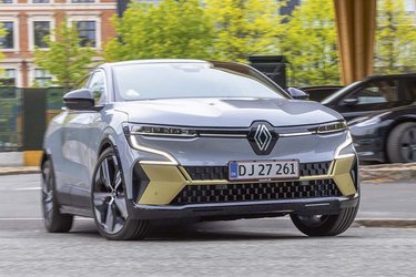 Megane E-Tech er første elbil fra Renault i mange år. Den viser, hvad vi kan forvente fra det franske bilmærke i de kommende år, og det er ikke dårligt!
