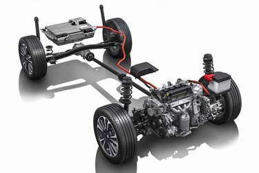 Hybridsystemet er opbygget med en elmotor, der er monteret i forbindelse med gearkassen. Den får strøm fra et batteri, der er placeret under gulvet i bagagerummet. I denne udgave er der firehjulstræk, men det er ekstraudstyr til 28.000 kr.