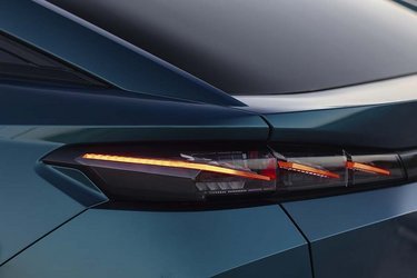 Baglygterne er LED-typen og er flotte at se på. Klogeligt nok har Peugeot valgt at holde dem tændt ved kørsel i både dagslys og mørke.