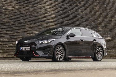 Kia Proceed GT er en sportslig afstemt familiebil, der på sjælden vis blander egenskaberne fra en stationcar med en lav og sportslig bilmodel.