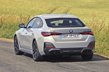 BMW har lavet en elektrisk udgave af 4-serien, der også fås med benzin- og dieselmotorer. Karrosseriformen er ens, men der er små designdetaljer, der adskiller modellerne.