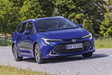 Der er kommet megen ny teknik i denne 12. udgave af Toyota Corolla. Men det ses ikke udefra, hvor bilen stort set er uforandret i forhold til forgængeren.