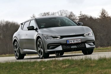 Kia EV6 blev Car of the Year i 2022. Siden dengang er priserne reguleret ned, og det gør igen bilen til et attraktivt alternativ til f.eks. Tesla Model Y.